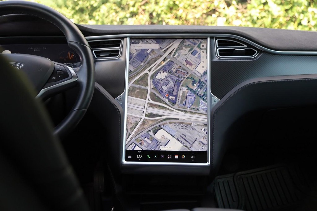 Tesla Model S Vehicle Image 20