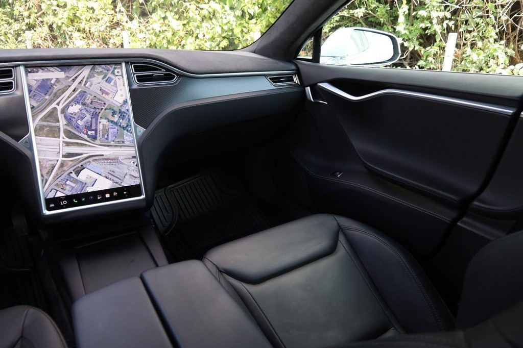 Tesla Model S Vehicle Image 21