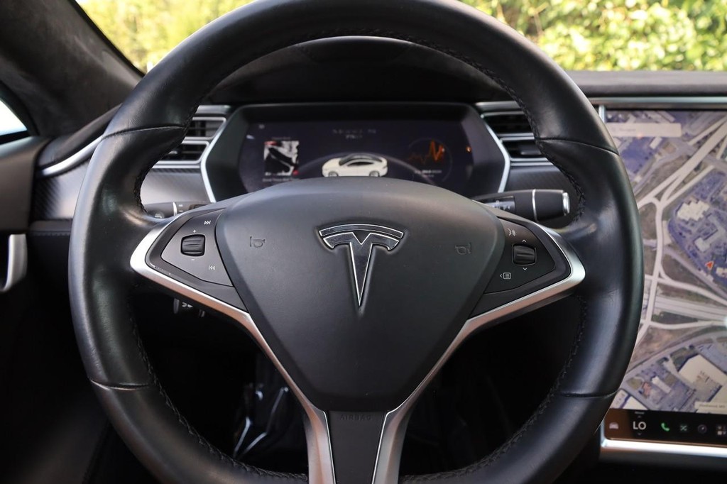 Tesla Model S Vehicle Image 22