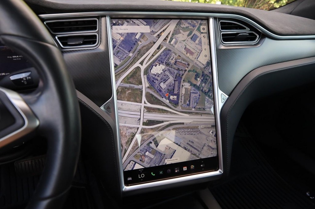 Tesla Model S Vehicle Image 30