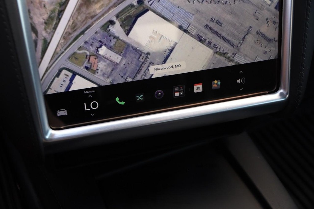 Tesla Model S Vehicle Image 31