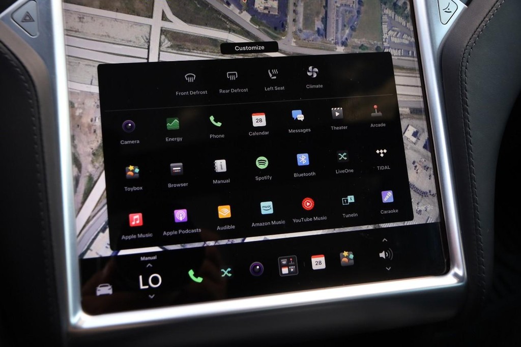Tesla Model S Vehicle Image 32