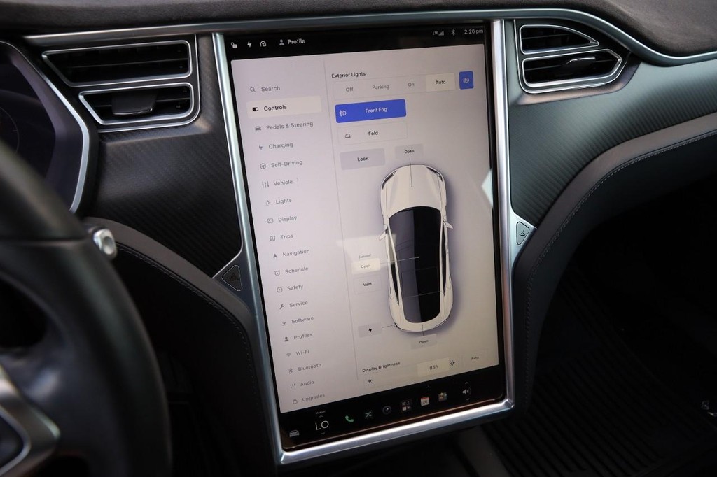 Tesla Model S Vehicle Image 33