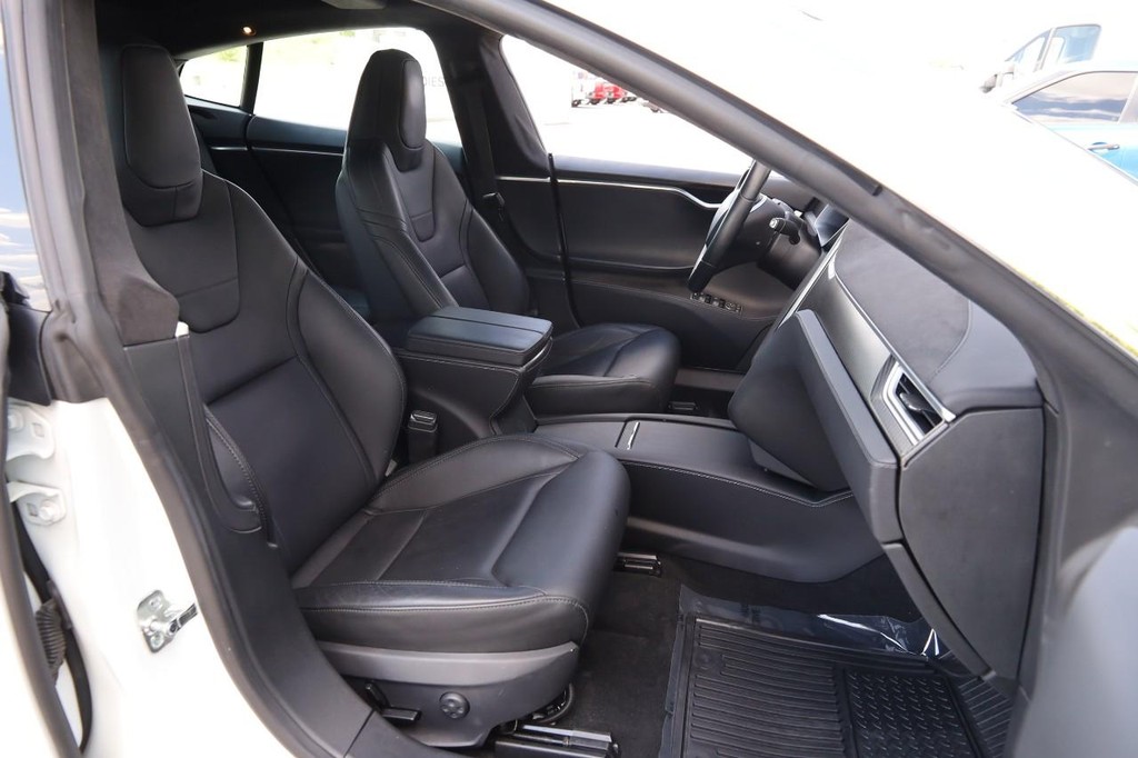 Tesla Model S Vehicle Image 34
