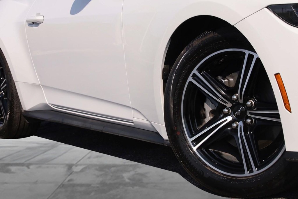Ford Mustang Vehicle Image 03