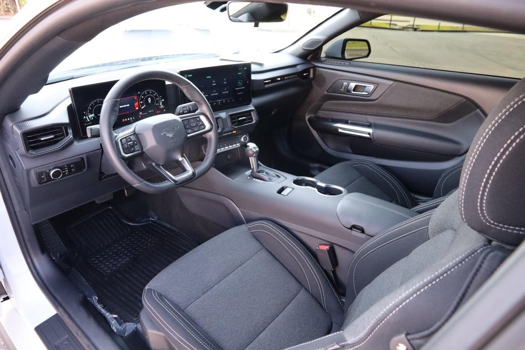 Ford Mustang Vehicle Image 20