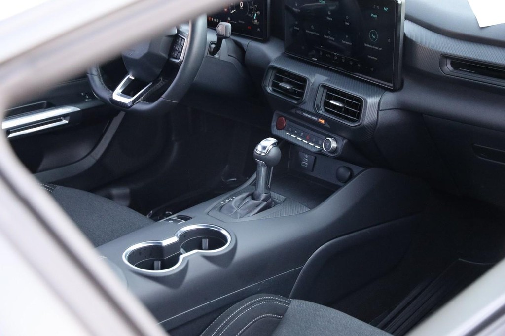 Ford Mustang Vehicle Image 24