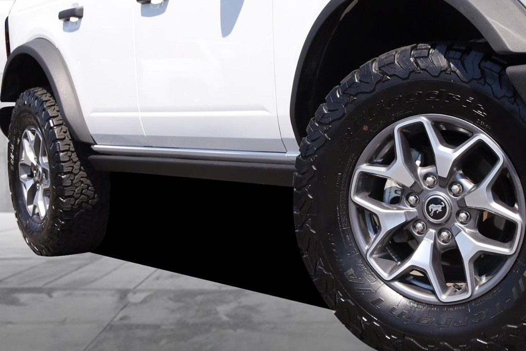 Ford Bronco Vehicle Full-screen Gallery Image 03