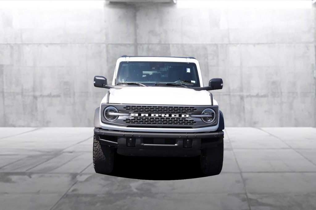 Ford Bronco Vehicle Full-screen Gallery Image 04