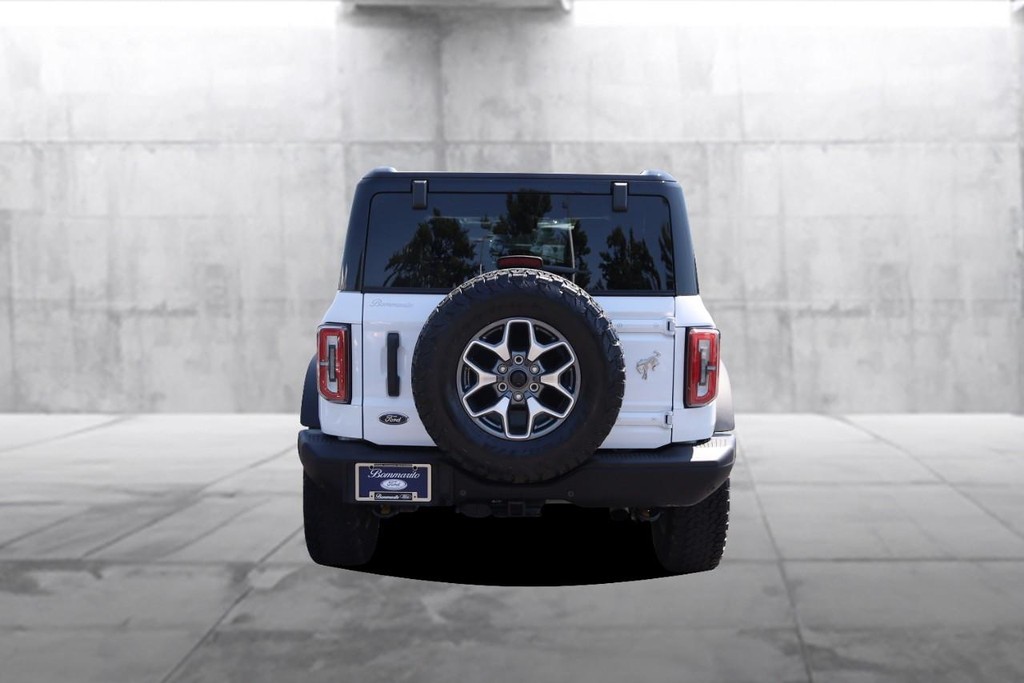 Ford Bronco Vehicle Full-screen Gallery Image 06