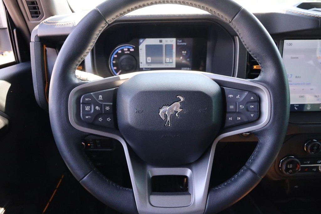 Ford Bronco Vehicle Full-screen Gallery Image 10