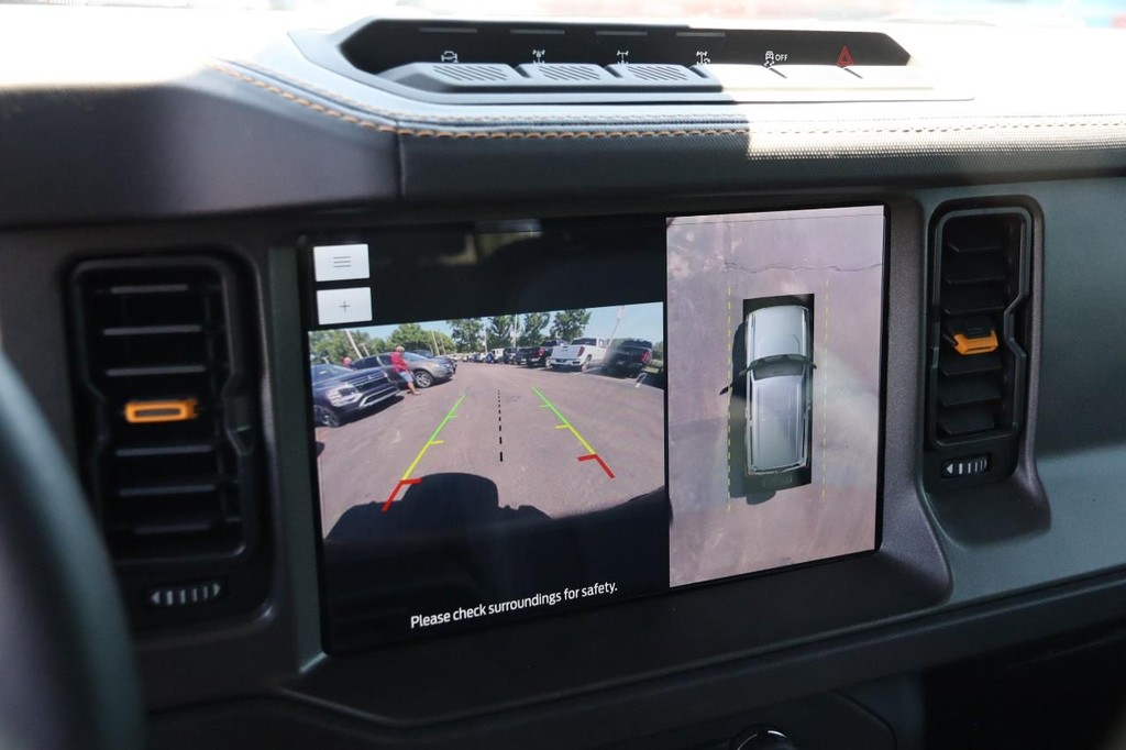Ford Bronco Vehicle Full-screen Gallery Image 17