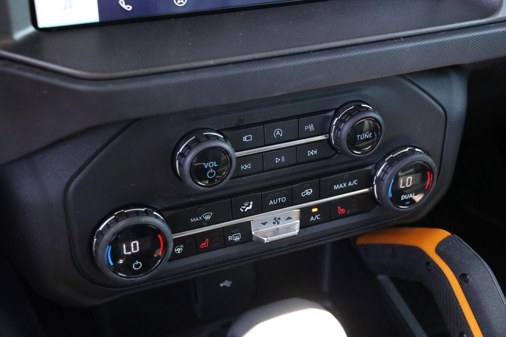 Ford Bronco Vehicle Full-screen Gallery Image 18