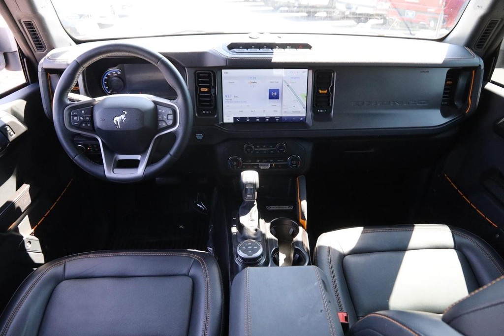 Ford Bronco Vehicle Full-screen Gallery Image 23