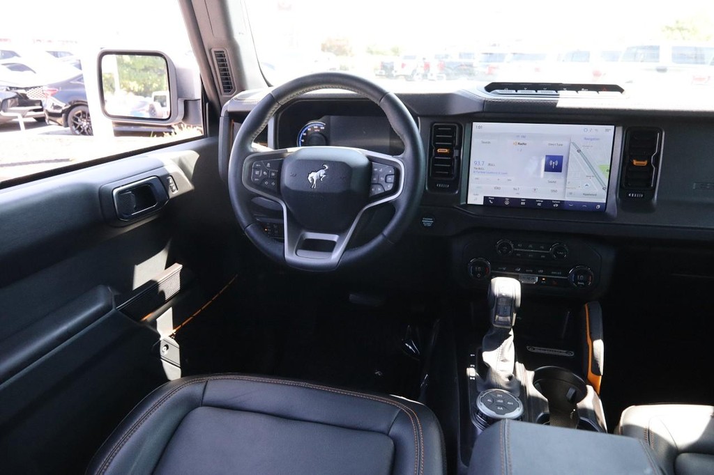Ford Bronco Vehicle Full-screen Gallery Image 24