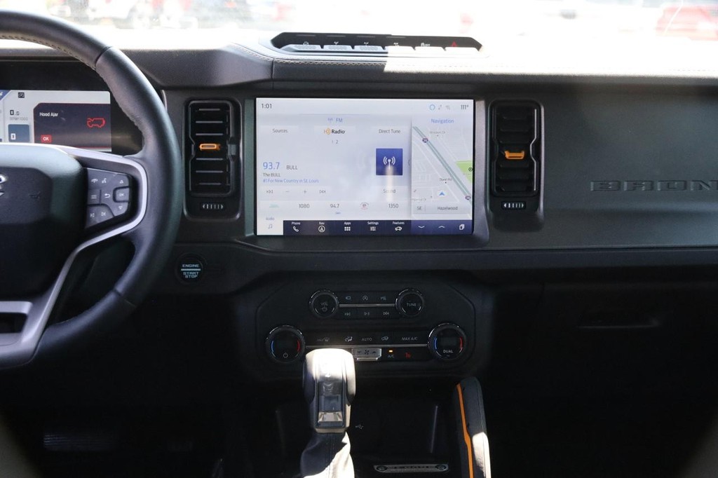 Ford Bronco Vehicle Full-screen Gallery Image 26