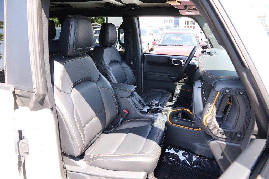 Ford Bronco Vehicle Full-screen Gallery Image 28