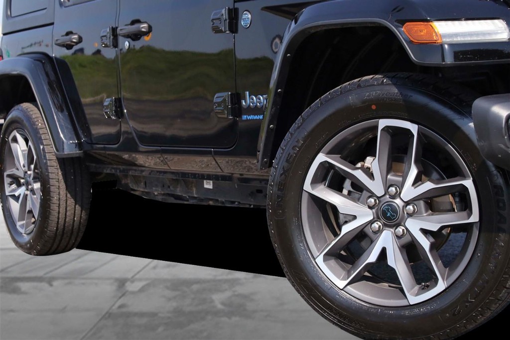 Jeep Wrangler 4xe Vehicle Full-screen Gallery Image 2