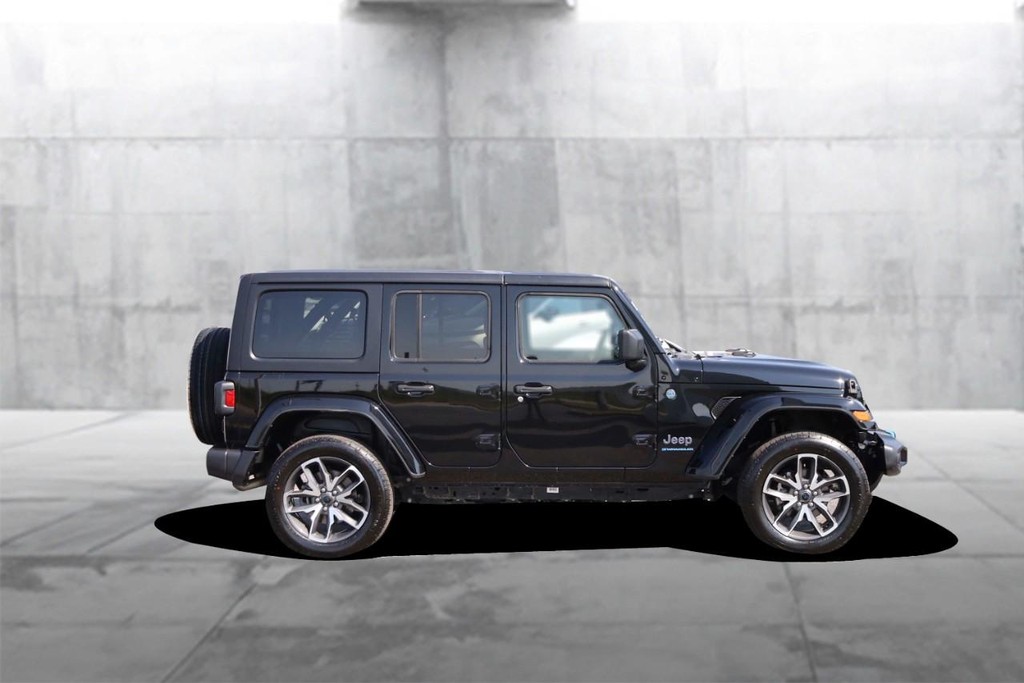 Jeep Wrangler 4xe Vehicle Full-screen Gallery Image 4