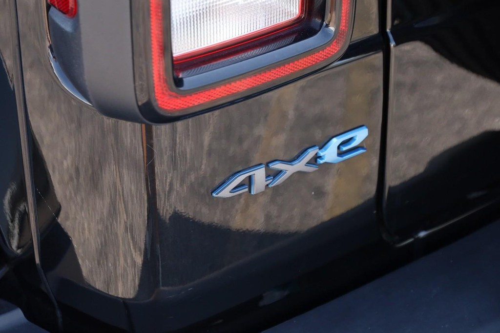 Jeep Wrangler 4xe Vehicle Full-screen Gallery Image 7