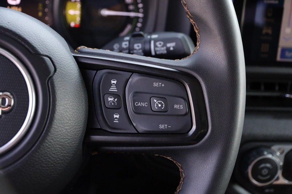 Jeep Wrangler 4xe Vehicle Full-screen Gallery Image 13