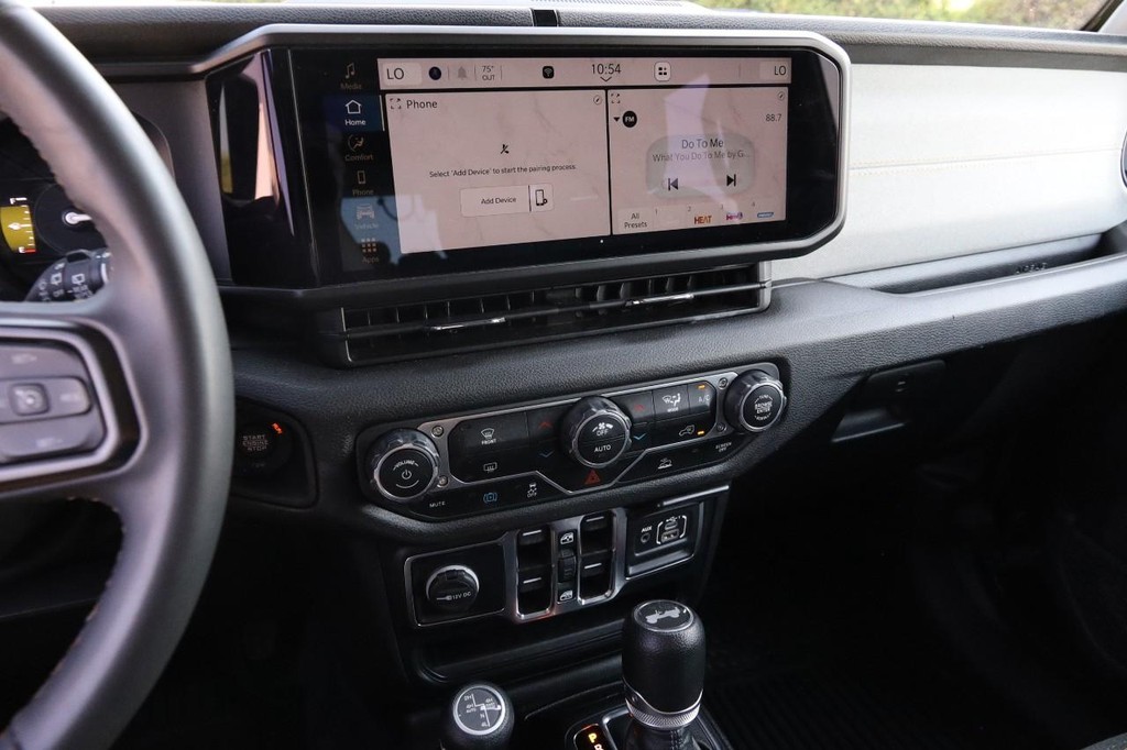 Jeep Wrangler 4xe Vehicle Full-screen Gallery Image 16