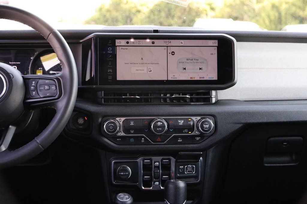 Jeep Wrangler 4xe Vehicle Full-screen Gallery Image 25