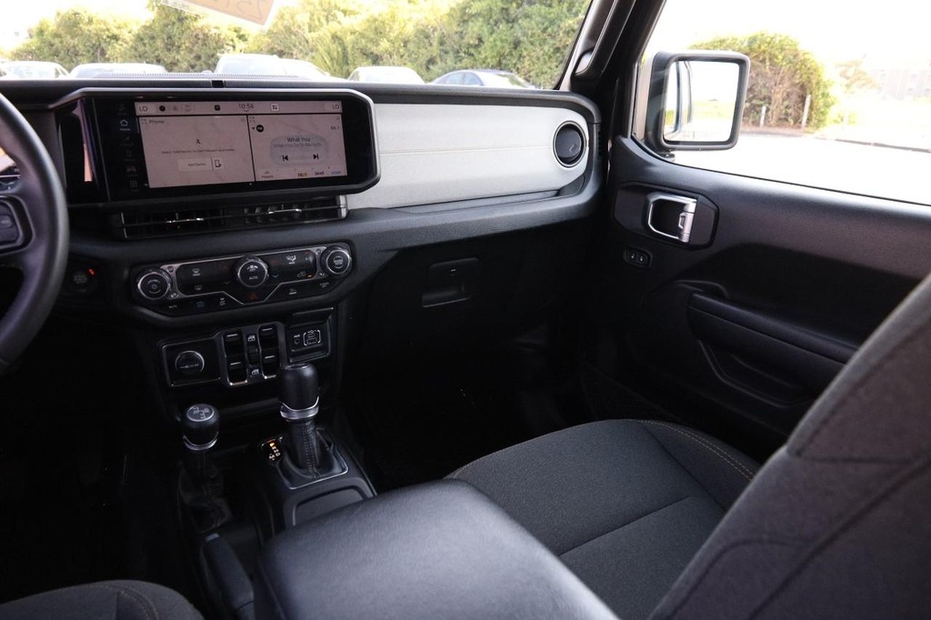 Jeep Wrangler 4xe Vehicle Full-screen Gallery Image 26