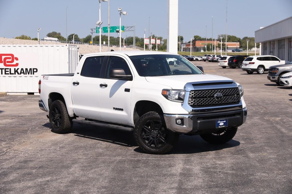 Toyota Tundra 4WD Vehicle Full-screen Gallery Image 2
