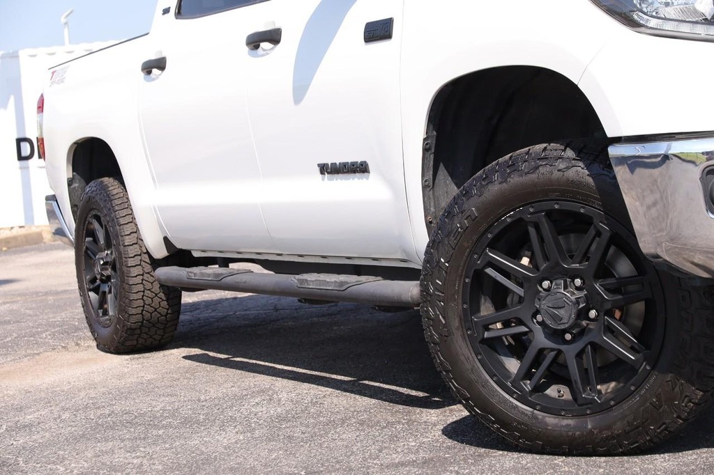 Toyota Tundra 4WD Vehicle Full-screen Gallery Image 3