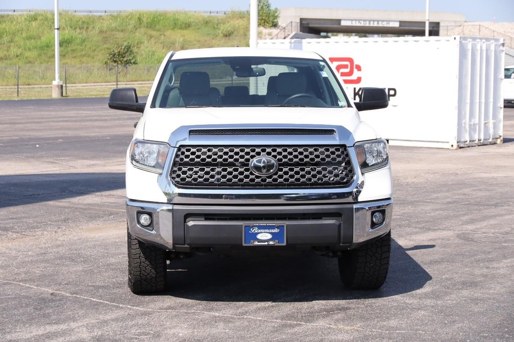 Toyota Tundra 4WD Vehicle Full-screen Gallery Image 4