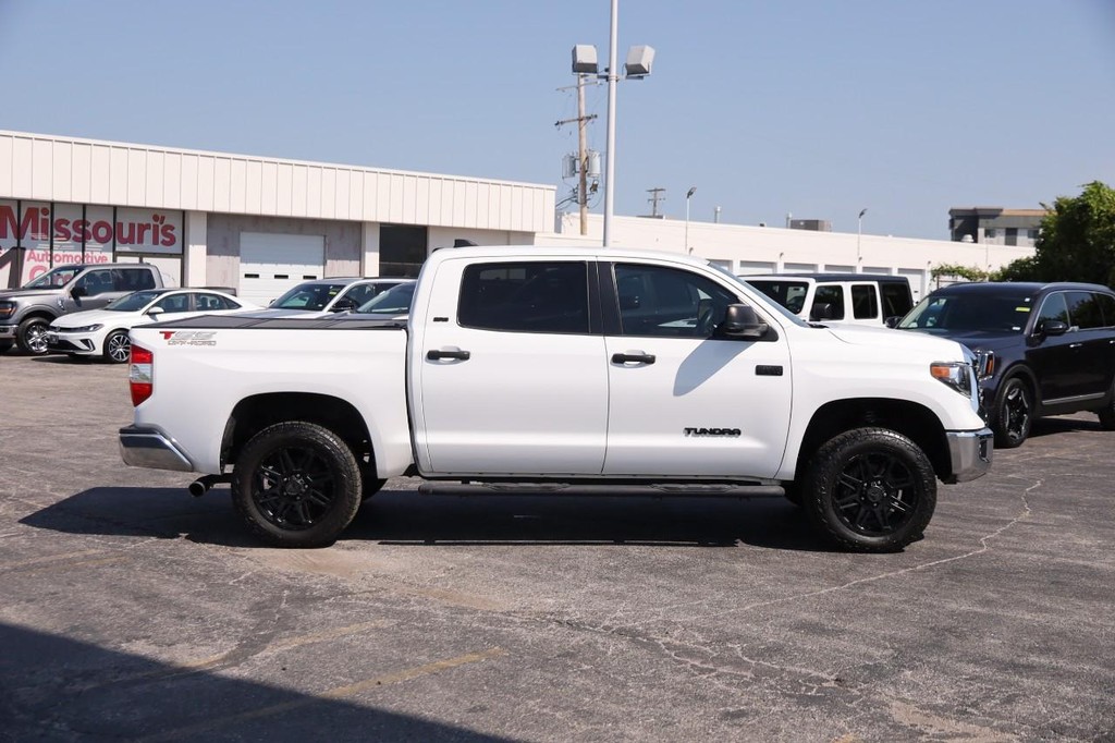 Toyota Tundra 4WD Vehicle Full-screen Gallery Image 5