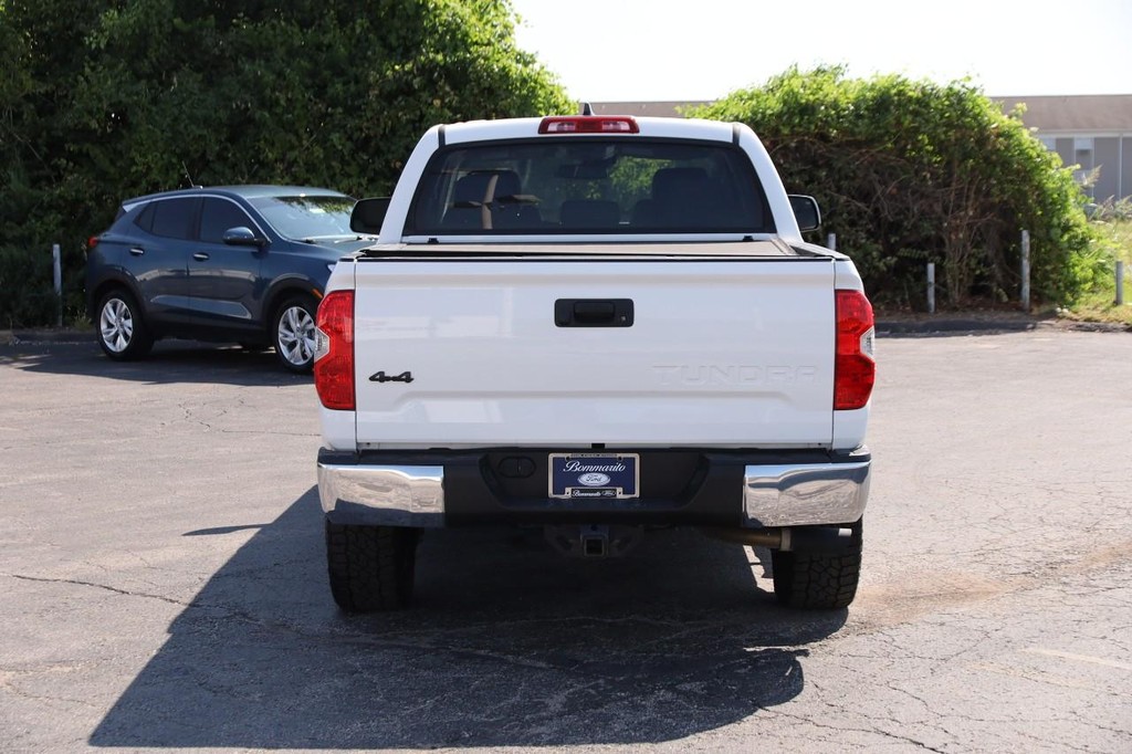 Toyota Tundra 4WD Vehicle Full-screen Gallery Image 6