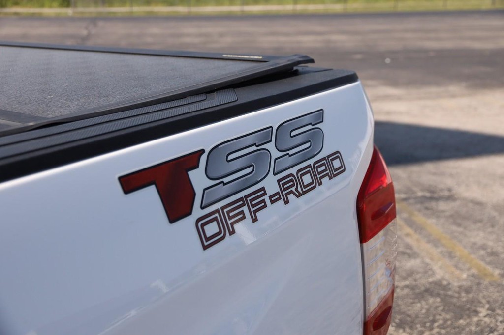 Toyota Tundra 4WD Vehicle Full-screen Gallery Image 7