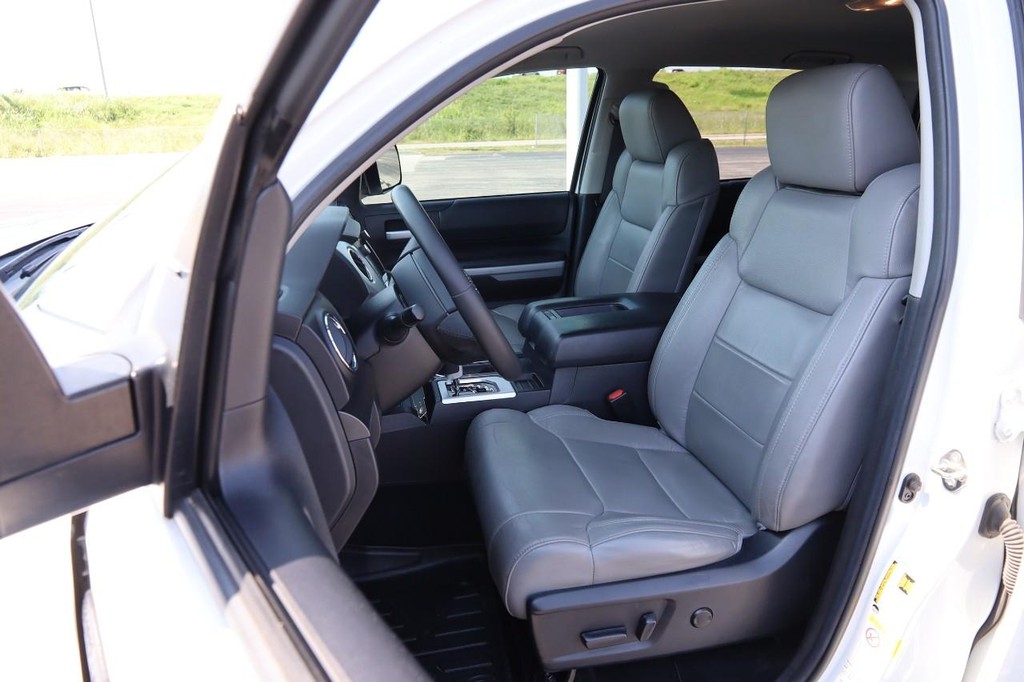 Toyota Tundra 4WD Vehicle Full-screen Gallery Image 8
