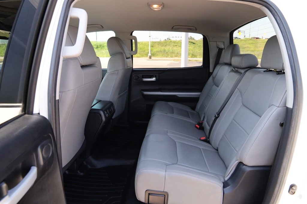 Toyota Tundra 4WD Vehicle Full-screen Gallery Image 9