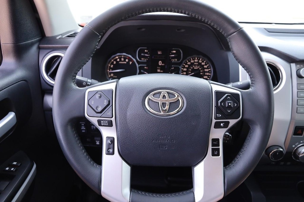 Toyota Tundra 4WD Vehicle Full-screen Gallery Image 10