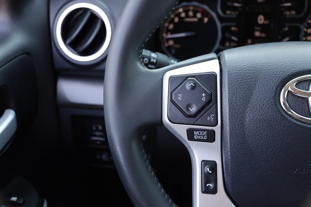 Toyota Tundra 4WD Vehicle Full-screen Gallery Image 11