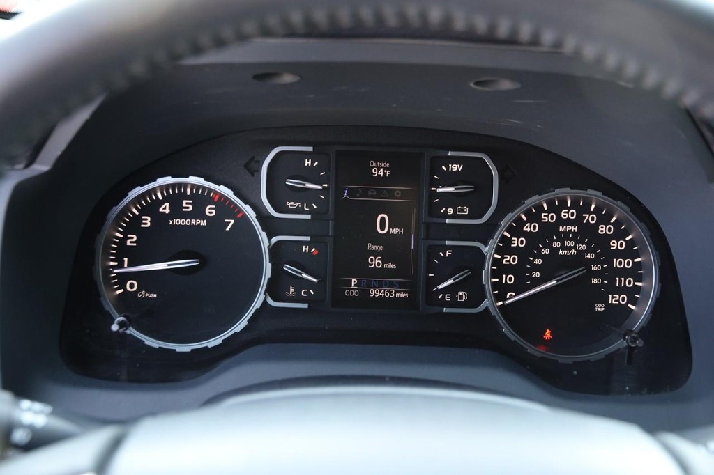 Toyota Tundra 4WD Vehicle Full-screen Gallery Image 13