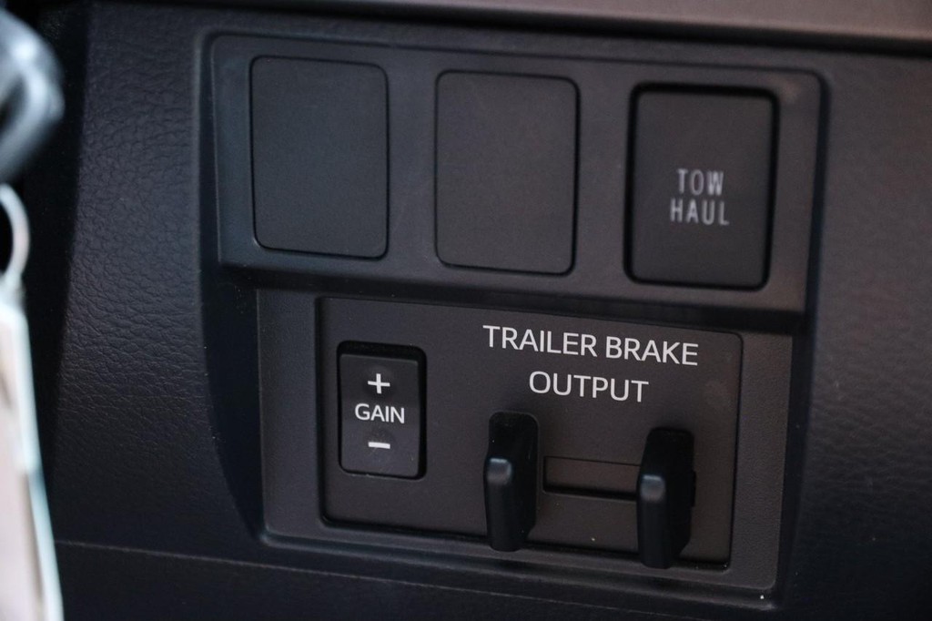 Toyota Tundra 4WD Vehicle Full-screen Gallery Image 14