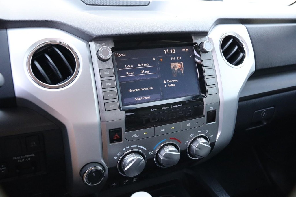 Toyota Tundra 4WD Vehicle Full-screen Gallery Image 16