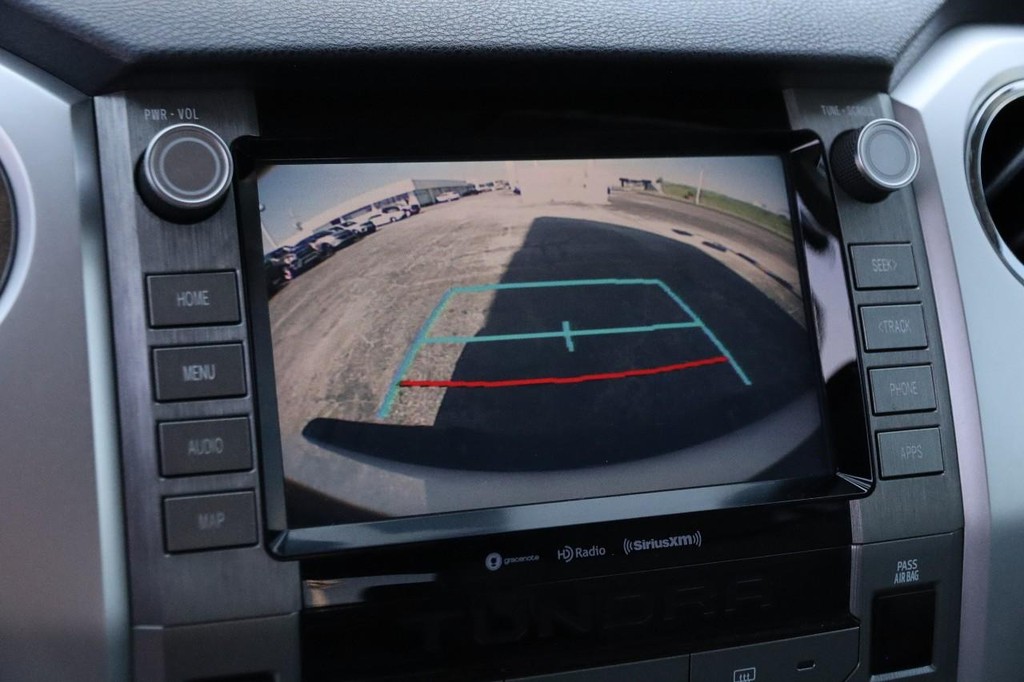 Toyota Tundra 4WD Vehicle Full-screen Gallery Image 18