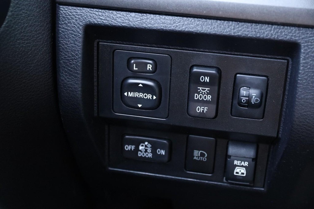 Toyota Tundra 4WD Vehicle Full-screen Gallery Image 20
