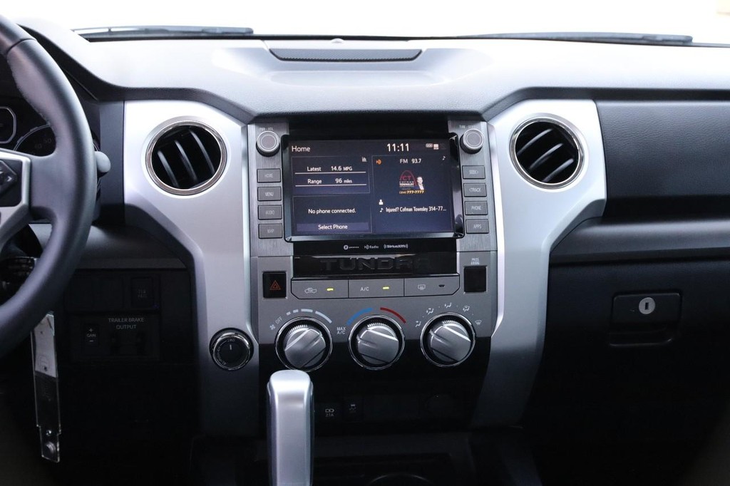 Toyota Tundra 4WD Vehicle Full-screen Gallery Image 24
