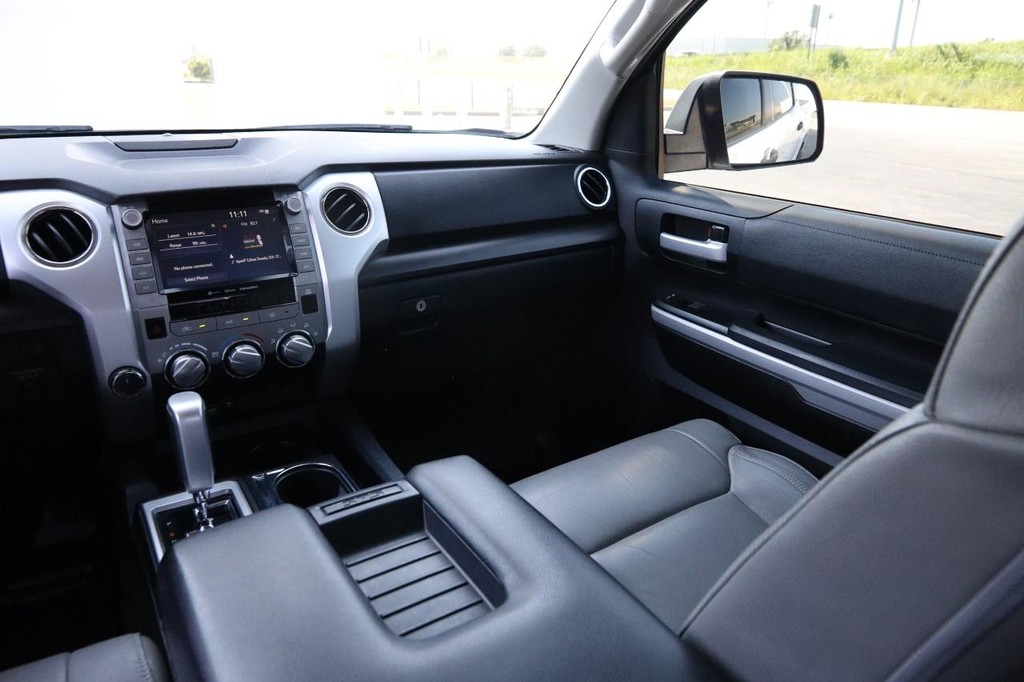 Toyota Tundra 4WD Vehicle Full-screen Gallery Image 25
