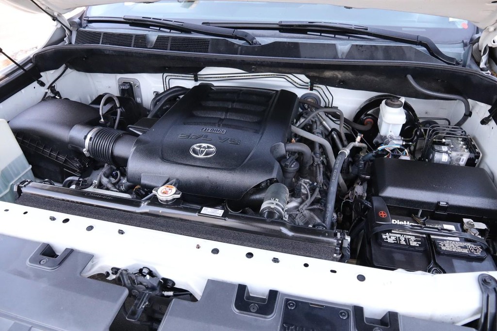 Toyota Tundra 4WD Vehicle Full-screen Gallery Image 27