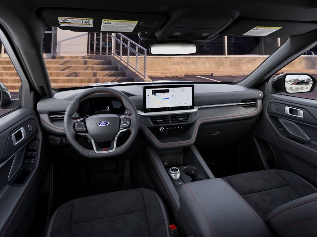 Ford Explorer Vehicle Full-screen Gallery Image 9