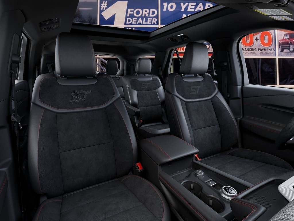 Ford Explorer Vehicle Full-screen Gallery Image 10