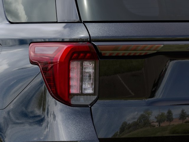 Ford Explorer Vehicle Full-screen Gallery Image 21