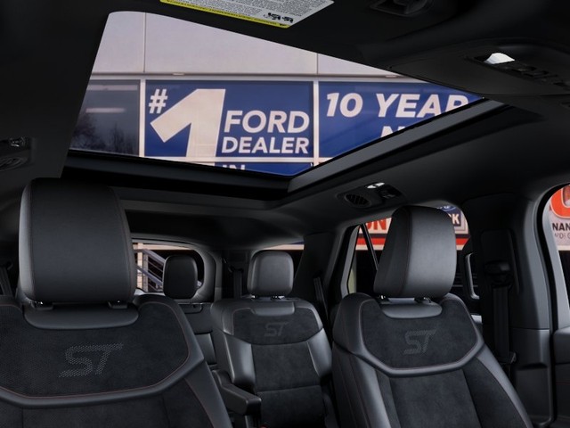 Ford Explorer Vehicle Full-screen Gallery Image 22